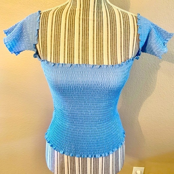 Crave Fame Crop Top Medium Pale Blue Short Sleeves Smocked Scalloped Hem - Picture 1 of 13